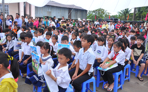 Quỹ sữa “Vươn cao Việt Nam” đến Phú Quốc 2