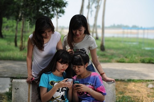 Thuê bao có thể tận dụng dịch vụ Imuzik3G của Viettel để nghe nhạc 
online, xem video clip, tải bài hát, nhạc chờ hoặc đọc các tin âm nhạc 
trong nước và quốc tế không giới hạn ngay trên di động chỉ với 10.000 
đồng/tháng. 