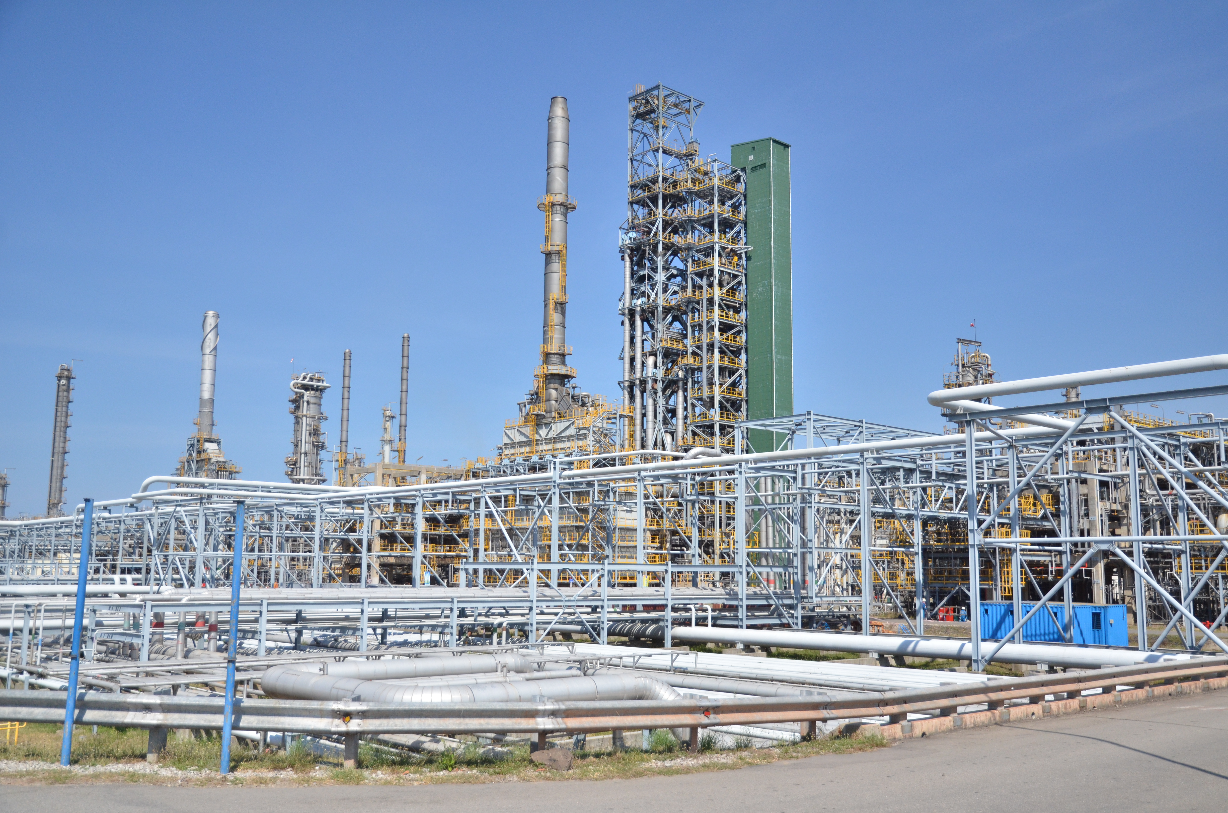 Kể từ khi chính thức vận hành thương mại vào ngày 1/6/2010 đến nay, BSR đã sản xuất và tiêu thụ hơn 47 triệu tấn sản phẩm các loại, đáp ứng trên 35% nhu cầu sản lượng xăng dầu trong nước và nộp ngân sách Nhà nước 7 tỷ USD. 