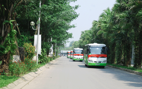 Ba tuyến xe bus đầu tiên của Ecopark đến các điểm khác nhau ở nội thành 
Hà Nội (Ecopark – Hồ Tây; Ecopark – Cầu Giấy; Ecopark – Xuân Thủy) chính
 thức vận hành từ ngày 15/6.