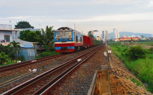 Tiếp thu ý kiến đại biểu, cơ quan chủ trì soạn thảo dự án luật đã bổ sung quy định: "Đường sắt tốc độ cao là một loại hình của đường sắt quốc gia có tốc độ thiết kế từ 200 km/h trở lên; có khổ đường 1.435 mm, đường đôi, điện khí hóa".<br>