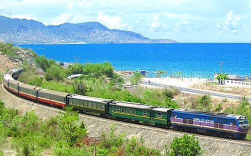 Đường sắt Việt Nam vẫn ì ạch và hiện gần như chưa có một dự án xã hội 
hóa nào triển khai thành công. Hệ thống đường sắt cũ kỹ, khổ đường hẹp, 
hiệu quả khai thác hạn chế.