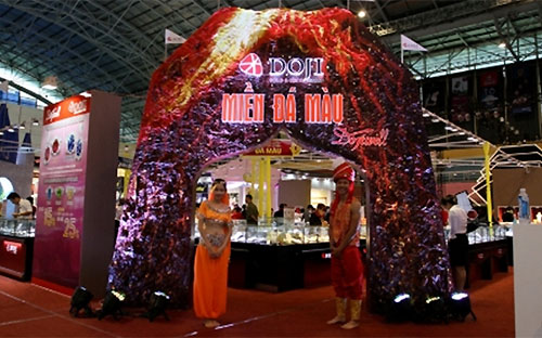 DOJI tạo ấn tượng tại hội chợ nữ trang quốc tế VIJF 2013 2