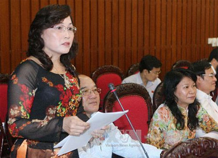 Đại biểu thảo luận tại hội trường về giải quyết khiếu nại, tố cáo trong lĩnh vực đất đai chiều 7/11 - Ảnh: TTXVN.<br>