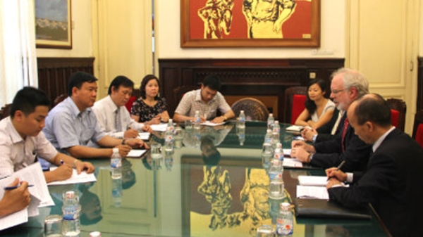 Đại sứ Mỹ “tiếp thị” động cơ máy bay tại Việt Nam