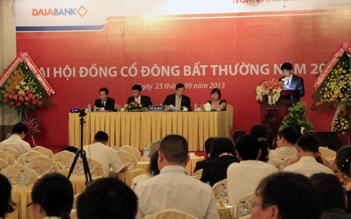 Theo DaiABank, sau khi sáp nhập, tất cả nhân viên của DaiABank sẽ được giữ nguyên vị trí công tác và chế độ.