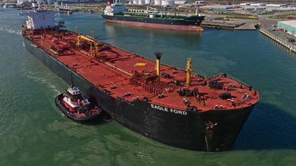 Giá dầu thế giới tăng 40% một tháng