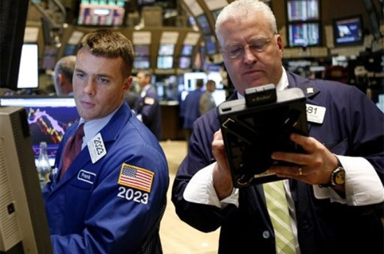 Phiên đầu tuần này cho thấy diễn biến của thị trường Mỹ tiếp tục có những bất ngờ trong giờ giao dịch cuối, vốn thường lặp đi lặp lại trong nhiều phiên giao dịch qua - Ảnh: AP.