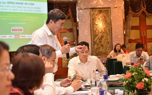 Các diễn giả trình bày trong phiên thảo luận - Ảnh: Việt Tuấn.