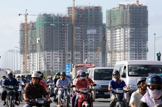 Thị trường bất động sản đang lâm vào khó khăn do bị siết tín dụng.