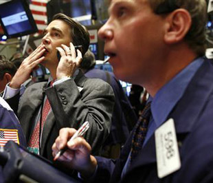 Chứng khoán Mỹ đã giảm gần 4% sau khi Bank of America phải tăng trích lập dự phòng rủi ro nợ xấu - Ảnh: Reuters.