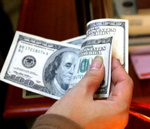 Dự trữ ngoại hối của Việt Nam đã tăng khá so với những năm trước kia và tính tới cuối 2008 đã tương đương với 20 tuần nhập khẩu.