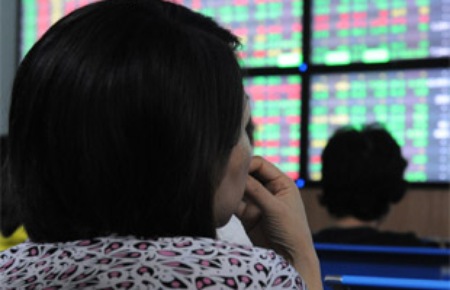 Đại diện Ủy ban Chứng khoán cho biết, quan điểm của cơ quan quản lý là không muốn doanh nghiệp coi việc thực hiện mua bán cổ phiếu quỹ là tùy hứng vì việc mua bán này nó liên quan đến doanh nghiệp và ảnh hưởng trực tiếp tới giá cổ phiếu. 