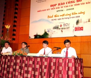 Nội dung chính của Diễn đàn bao gồm chương trình giới thiệu tiềm năng, chính sách thu hút đầu tư vào các tỉnh Tây Bắc, các cuộc thảo luận, trao đổi giữa các tổ chức, nhà đầu tư với các bộ, ngành... - Ảnh: Anh Quân