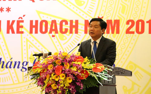 Bộ trưởng Bộ Giao thông Vận tải Đinh La Thăng phát biểu tại hội nghị chiều 4/1.<br>