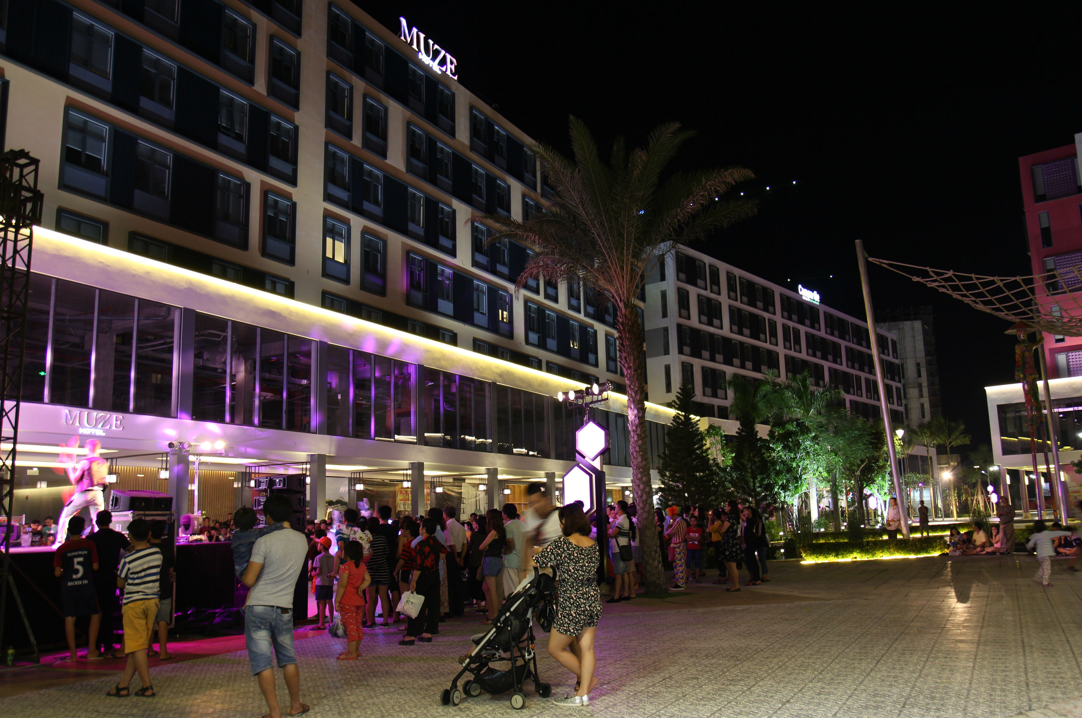 Các tổ hợp nghỉ dưỡng, giải trí thường thu hút đông đảo khách lưu trú, chi tiêu với thời gian dài.<br>