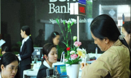 Lãi suất giảm: Tiền nhàn rỗi có dấu hiệu chuyển hướng