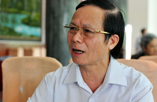 Ông Đỗ Thức: "Năm 2012 là năm sản xuất công nghiệp có tốc độ tăng thấp nhất trong nhiều năm qua. Ước tính, chỉ số sản xuất công nghiệp 9 tháng đầu năm 2012 chỉ tăng ở mức 4,8% so với cùng kỳ năm trước, thấp hơn nhiều so với các năm trước đó".