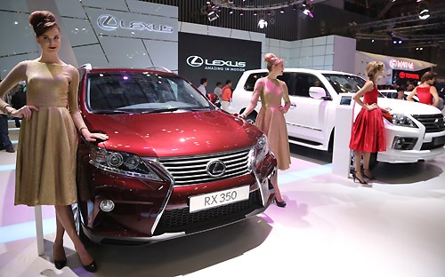 Biểu thuế tiêu thụ đặc biệt với xe ôtô cũng đã được sửa đổi theo hướng 
tăng khá mạnh mức thuế với dòng xe có dung tích xi-lanh cao.