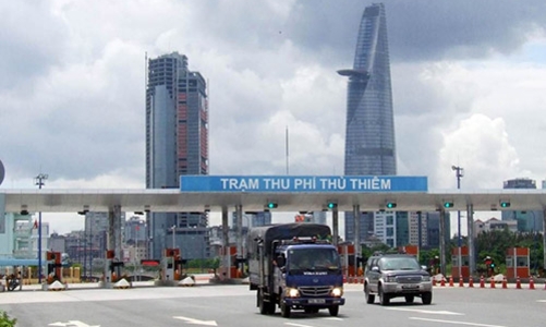 Ôtô một lúc chịu 3 loại phí đường bộ?