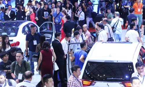Ôtô tại Việt Nam: Sau bão giảm giá là đến mưa dầm?
