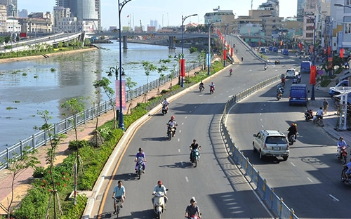 Hàng triệu chủ phương tiện xe máy tại thành phố đông dân nhất cả nước sẽ tạm thời chưa phải nộp phí sử dụng đường bộ.