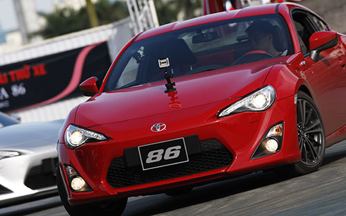 Mức lệ phí trước bạ đối với ôtô chở người dưới 10 chỗ 
ngồi đăng ký lần đầu sẽ là 10% và áp dụng chung trên cả nước.<br>