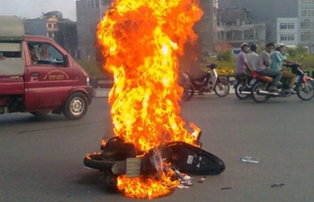Trong 2 năm 2010 và 2011, toàn quốc xảy ra 324 vụ cháy, nổ ô tô, xe máy.