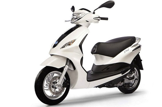 Nhiều khả năng tại thị trường Việt Nam, Fly 2012 sẽ chỉ có một phiên bản động cơ 4 kỳ, dung tích 125 cm3 trang bị công nghệ phun xăng điện tử. 