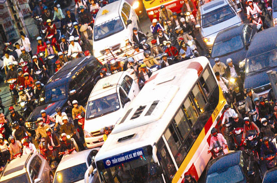 Nhiều ý kiến chưa đồng tình với thời điểm đề xuất, các loại phí và mức phí mà Bộ Giao thông Vận tải xây dựng.