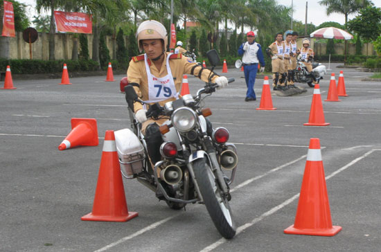 Từ tháng 7-10/2012, HVN sẽ phối hợp với Cục Cảnh sát giao thông đường bộ - đường sắt tổ chức tập huấn kỹ năng lái xe an toàn cho các chiến sĩ là lãnh đạo phòng, đội cảnh sát giao thông, thành viên các đội cảnh sát giao thông tại 6 tỉnh, thành phố.