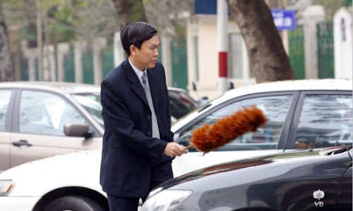 Tiêu dùng ôtô: Trong thảm, ngoài nản