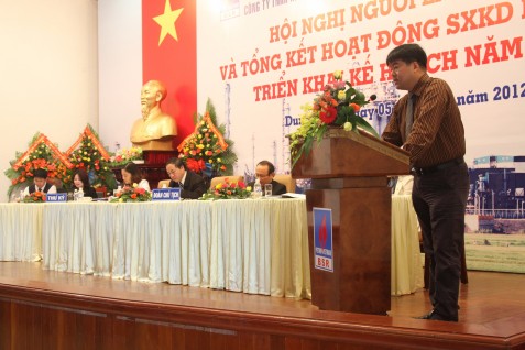 Tổng giám đốc BSR Nguyễn Hoài Giang báo cáo kết quả kinh doanh 2011.