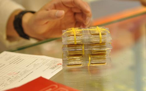 Sau 12 phiên đấu thầu diễn ra trong vòng khoảng 1 tháng qua, Ngân hàng 
Nhà nước đã bán ra 340.900 lượng vàng, tương đương khoảng 13,1 tấn vàng.