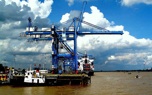 Khu vực doanh nghiệp có vốn đầu tư nước ngoài xuất siêu 2,55 tỷ USD 
trong tháng 6 và xuất siêu hơn 5,4 tỷ USD trong nửa đầu năm nay.