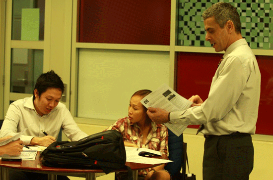 Ngoài bốn ngày học tập trung, học viên sẽ được hỗ trợ trực tuyến và gặp trực tiếp ngoài giờ với giảng viên phụ trách.