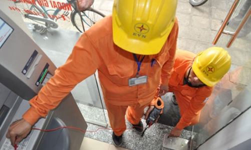 Lại “giật mình” với lương tại EVN