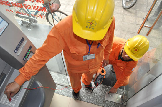 Dư luận khá bất bình với lương tại EVN sau khi lãnh đạo tập đoàn công bố hồi tháng trước.