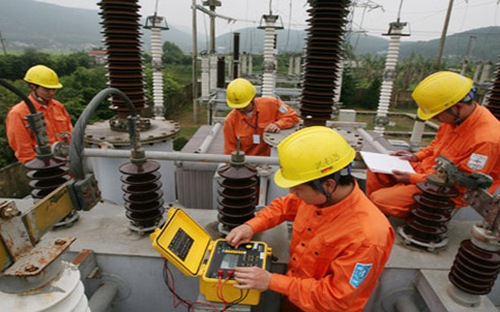 Trong thời hạn 30 ngày, kể từ ngày có quyết định điều chuyển của Thủ 
tướng Chính phủ, bên giao chủ trì, phối hợp với bên nhận thực hiện tổ 
chức bàn giao, tiếp nhận công trình điện kèm theo hồ sơ theo quy định.