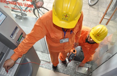 Tại sao một doanh nghiệp luôn kêu lỗ nhưng việc trả lương cho người lao động lại cao và mức chênh tiền lương giữa lao động gián tiếp, cán bộ lại quá cao so với người lao động trực tiếp...?