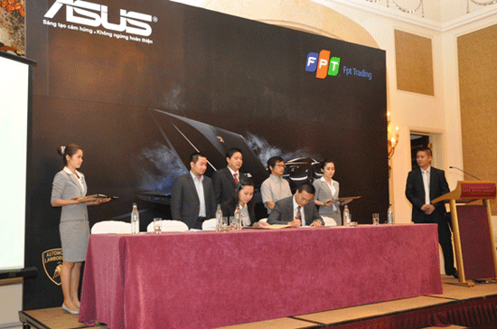 FPT hợp tác với hãng máy tính Asus.