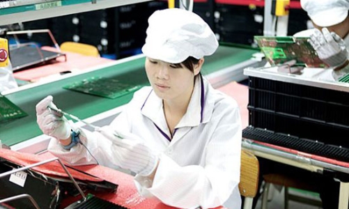 Mắt thấy tai nghe ở nhà máy sản xuất iPhone