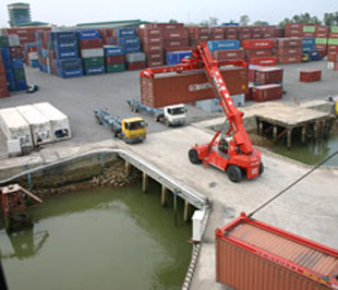 Lợi nhuận sau thuế quý 4 của GMD lỗ 51,56 tỷ đồng, lũy kế năm 2008 lỗ 168,7 tỷ đồng.