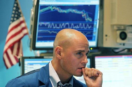 Chỉ số công nghiệp Dow Jones giảm tới 205,96 điểm, tương ứng với mức 1,34%, xuống còn 15.112,27 điểm - Ảnh: Getty.<br>