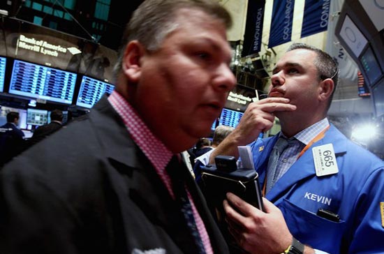 Khoảng 4 tỷ cổ phiếu đã được chuyển nhượng trên cả ba sàn New York, 
American và Nasdaq, thấp hơn nhiều so với mức giao dịch bình quân của 
tháng 12 - Ảnh: Getty.<br>