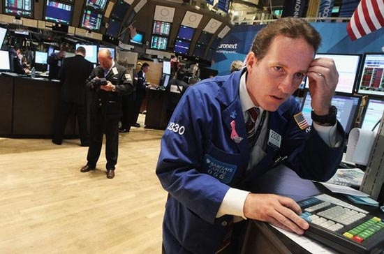 Lần đầu tiên kể từ ngày 5/8 tới nay, S&amp;P 500 đóng cửa trên ngưỡng 
1.700 điểm và hiện chỉ còn cách mức cao kỷ lục 1.709,67 điểm có 0,3% - Ảnh: Getty.<br>