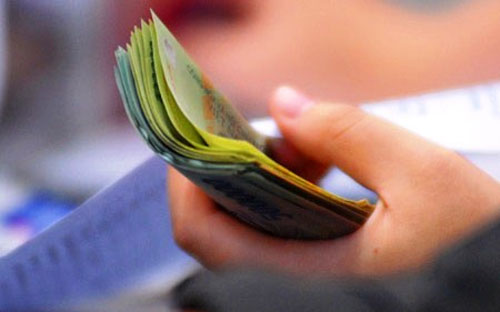 Bắt đầu từ 1/7/2013, khi luật có hiệu lực, mức giảm trừ gia cảnh cho bản
 thân người nộp thuế từ 4 triệu đồng/tháng sẽ lên mức 9 triệu 
đồng/tháng, cho mỗi người phụ thuộc từ 1,6 triệu đồng/tháng lên 3,6 
triệu đồng/tháng.