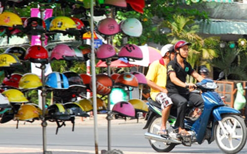 Trong thời gian tới, Cục Quản lý thị trường cho biết sẽ tiếp tục phối 
hợp với Cục Quản lý chất lượng sản phẩm hàng hóa thành lập Đoàn kiểm tra
 về chất lượng sản phẩm, hàng hóa đối với các cơ sở sản xuất mặt hàng mũ
 bảo hiểm cho người đi mô tô, xe máy và các loại mũ đội đầu khác trên 
địa bàn cả nước.