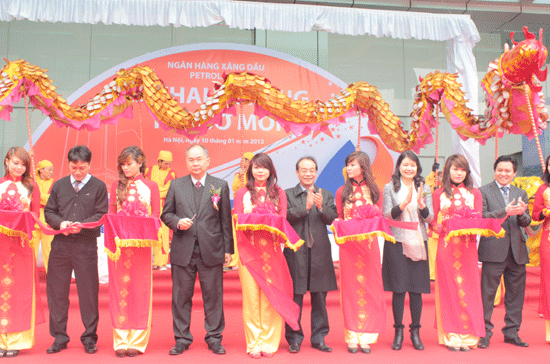 Lễ cắt băng khai trương trụ sở mới của PG Bank.