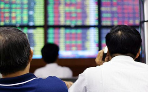 Trong tháng 10 và tháng 11/2012, thị trường chứng khoán có nhiều chuyện mua bán giữa công ty mẹ và công ty con. <br>